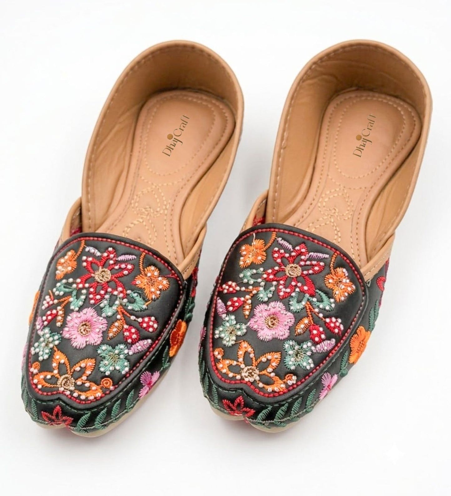Embroidered Black Jutti