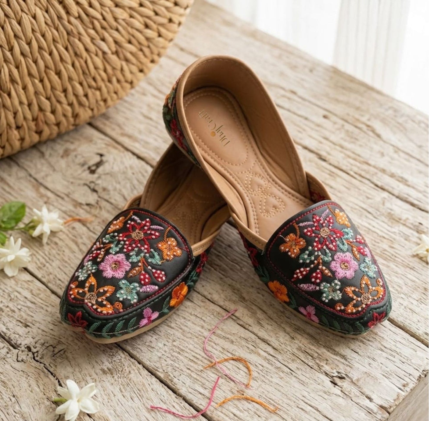 Embroidered Black Jutti