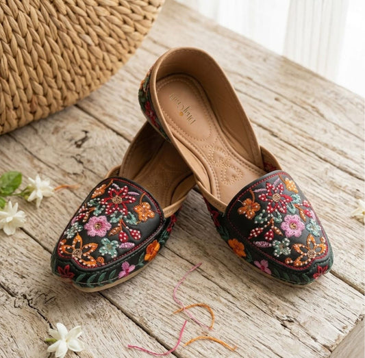 Embroidered Black Jutti