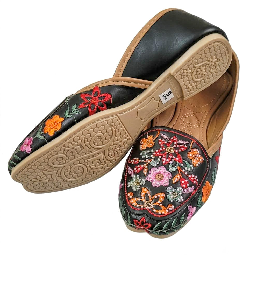 Embroidered Black Jutti