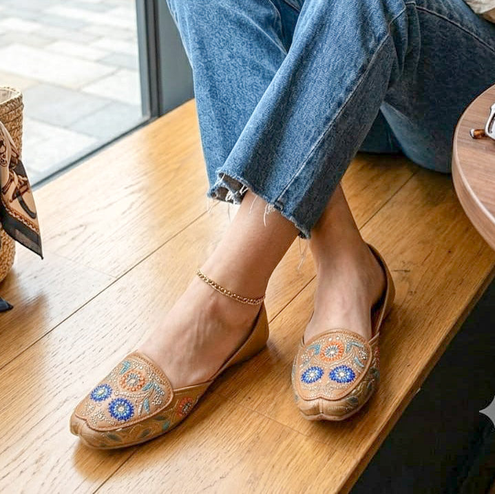Tan embroidered Jutti